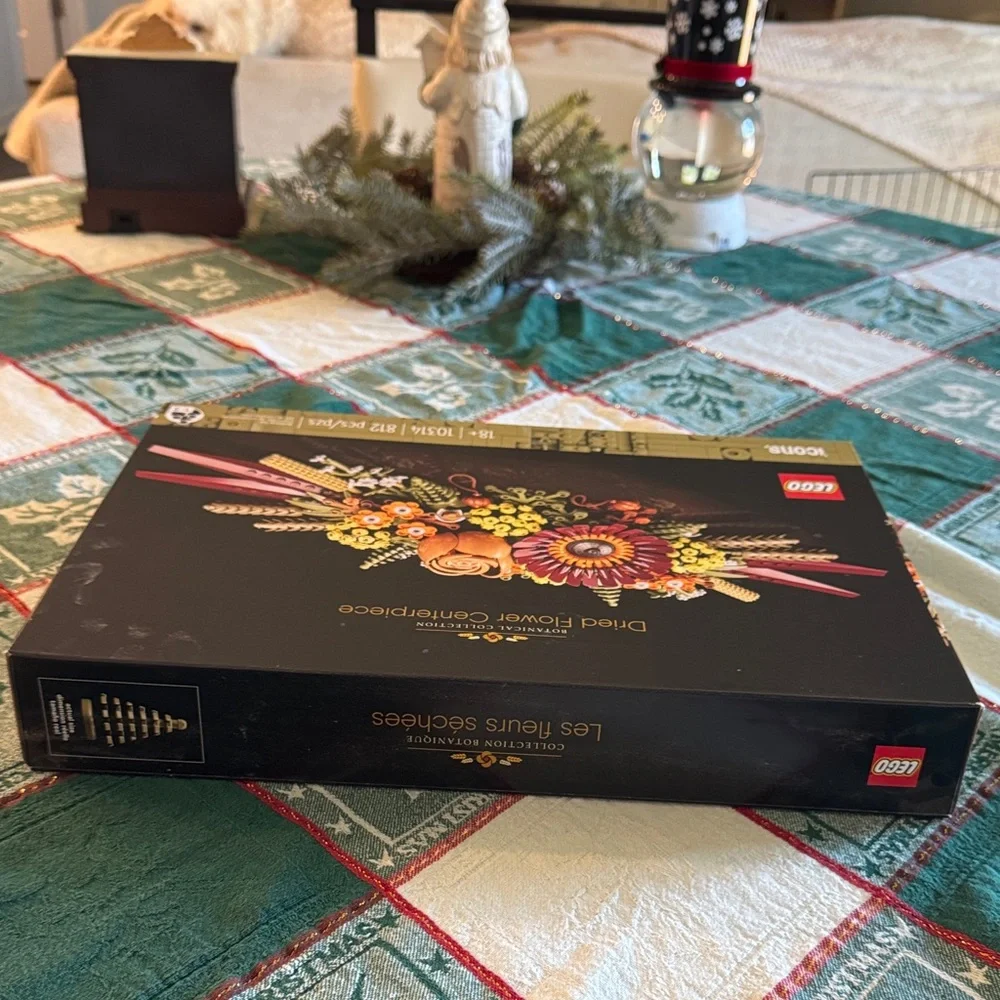 LEGO Icons Dried Flower Centerpiece Set - Picture 7 of 9
